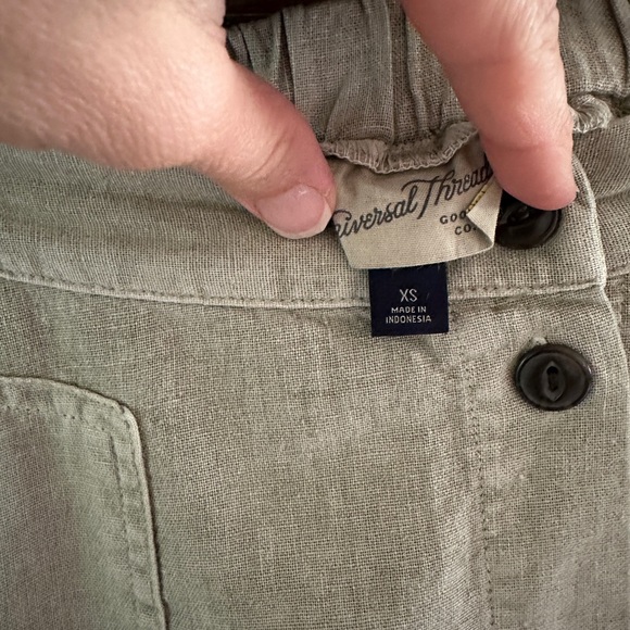 Light sage green linen skirt with buttons & pocket - Picture 3 of 3